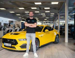 Dvojnásobný šampion EuroNASCAR 2 Martin Doubek a největší prodejce vozů Ford v ČR, skupina AUTO IN, prohlubují partnerství s českým zastoupením značky Ford