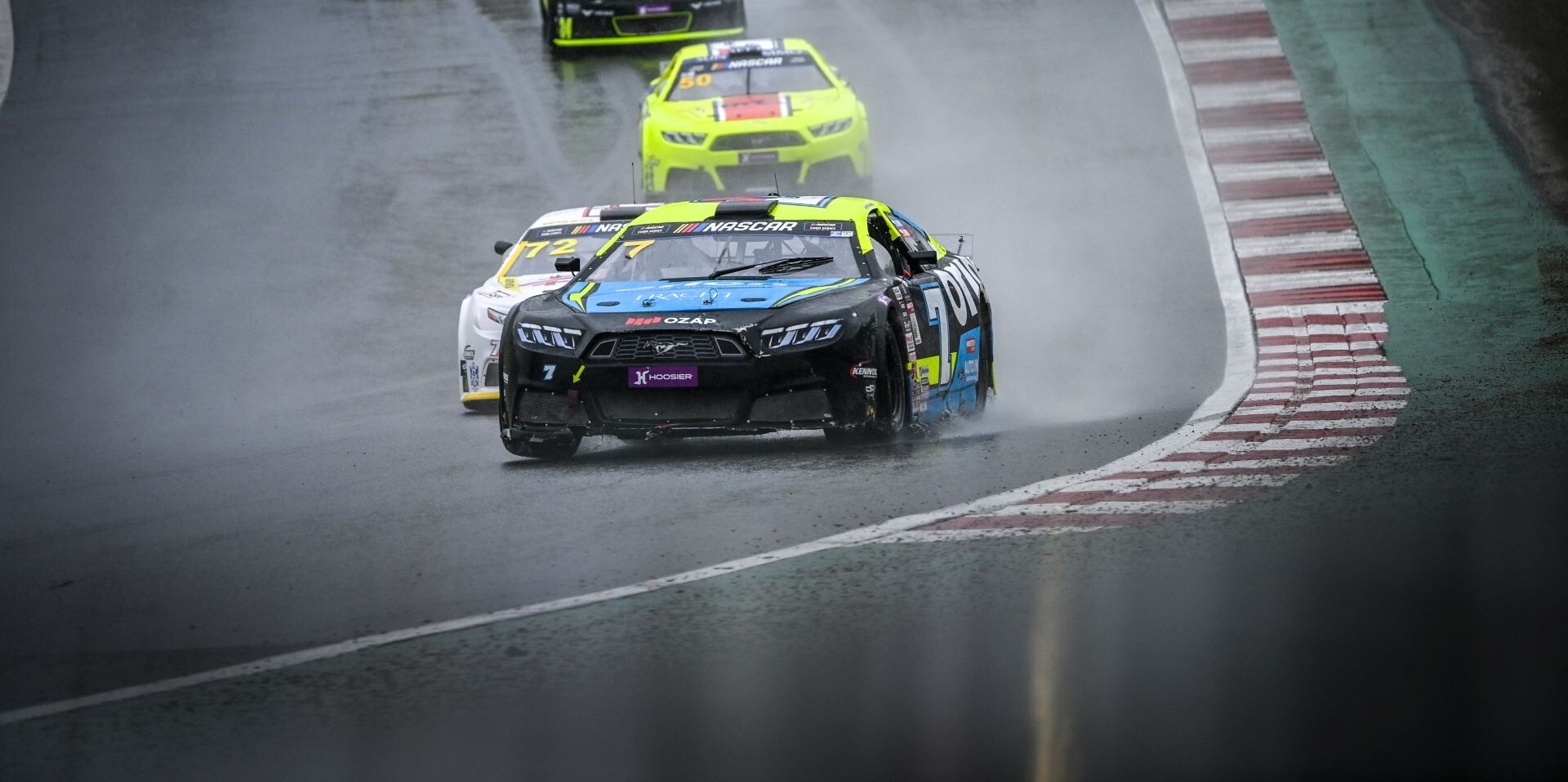 NASCAR EURO SERIES 2026 VELKÁ BRITÁNIE: Česká hymna dvakrát pro Doubka!