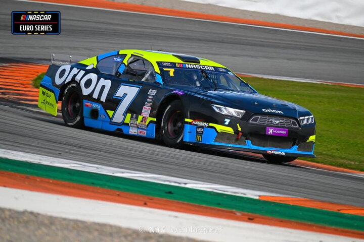 NASCAR Euro Series 2025 Španělsko: Doubek a Česká hymna!