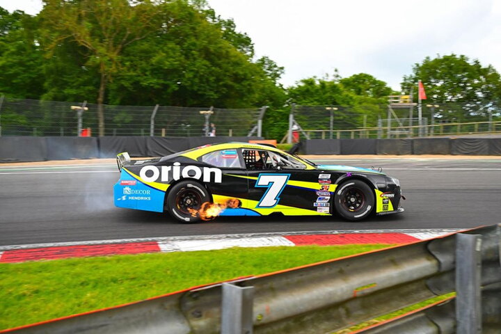 EuroNascar (V. Británie) - Doubek vítězí, ale je i sestřelen!