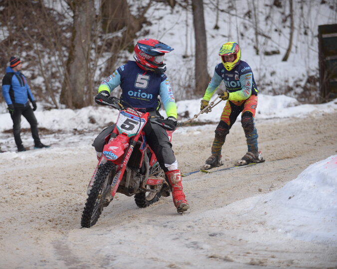 Tisková informace k nadcházejícímu seriálu OMČR 2026 v motoskijöringu