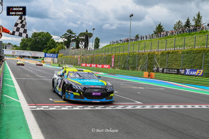 NASCAR Euro Series 2025 Itálie: Doubek bere opět vítězství!